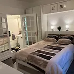 Charming Parisian pied-à-terre!